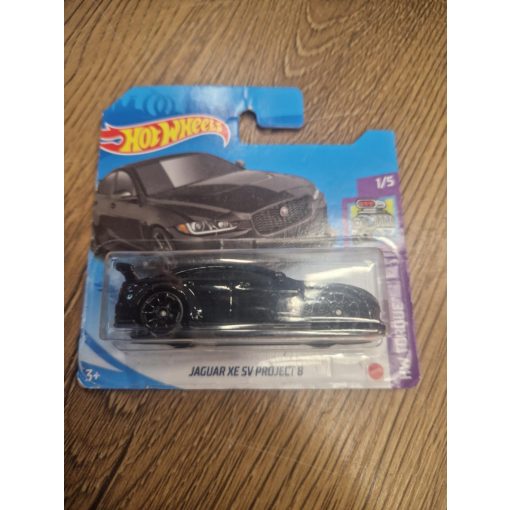 hot wheels jaguar xe sv project 8 (fekete)